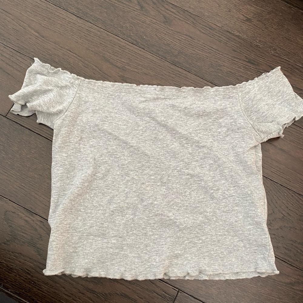 Grey cropped top off the shoulder